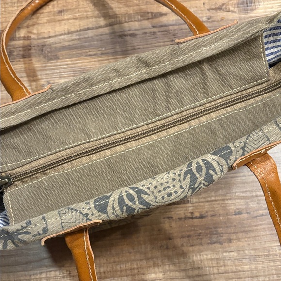 Stylish Tan and Gray canvad Bag - Picture 5 of 5